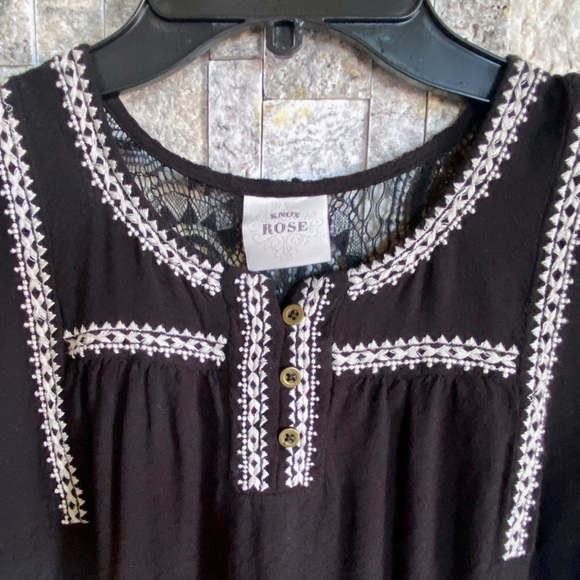 Knox Rose Sleeveless Top, Embroidered Detail - Picture 3 of 4